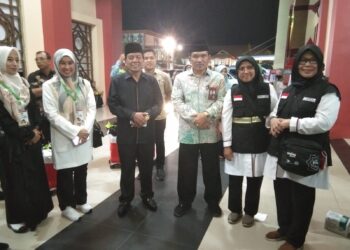 Suwirpen Suib Lepas Jemaah Haji Embarkasi Padang