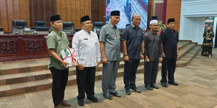 Dalam Paripurna Ketua DPRD Sumbar Minta Pemerintah Daerah Rumuskan Kebijakan Anggaran