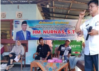 HM. Nurnas Bantu Alsintan untuk Petani di Dapil