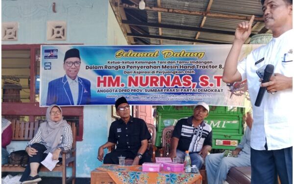 HM. Nurnas Bantu Alsintan untuk Petani di Dapil
