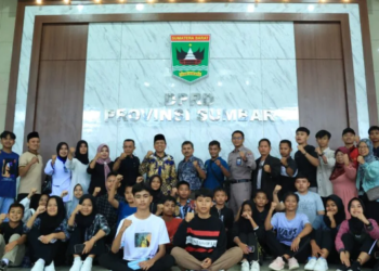 Suwirpen Suib Lepas Atlet Shokaido Sumbar Berlaga di Kejurnas