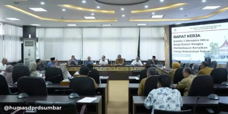 Komisi II DPRD Sumbar Gelar Rapat Kerja dengan Mitra