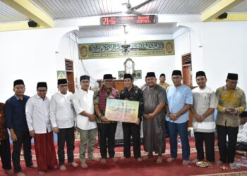 Safari Ramadan di Masjid Al-Husna, Ketua DPRD Sumbar Ajak Semua Pihak Bersama Atasi Persoalan di Masyarakat