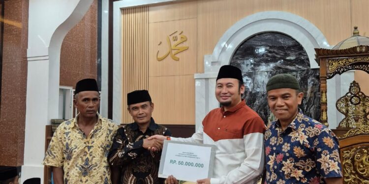 Safari Ramadan, Anggota DPRD Sumbar Rahmat Saleh Minta Maaf Di Depan Jamaah Masjid