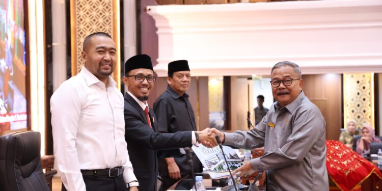 DPRD Sumbar Tetapkan Keanggotaan Pansus Pembahasan LKPJ 2023