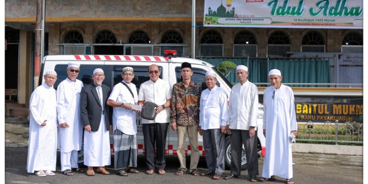 Ketua DPRD Sumbar Serahkan Bantuan Ambulans untuk Masjid Baitul Mukmin
