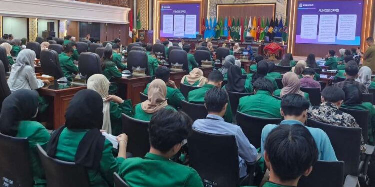 Mahasiswa Fakultas Hukum Unand Kuliah Lapangan di DPRD Sumbar