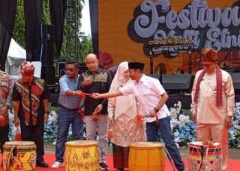Lewat Dana Pokir, Anggota DPRD Sumbar Hidayat Gelar Festival Multi Etnis di Padang