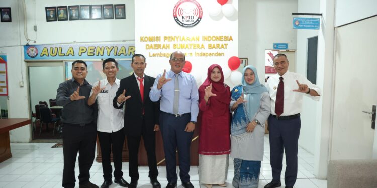 Peringatan HUT RI di KPID, Ketua DPRD Tekankan Media Harus Pertahankan Jati Diri Sebagai Pilar Demokrasi Bangsa