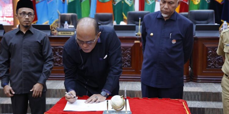 DPRD Sumbar Sahkan Perubahan APBD 2024