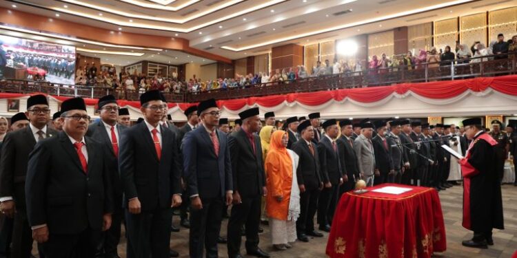 65 Anggota DPRD Sumbar 2024-2029 Resmi Dilantik
