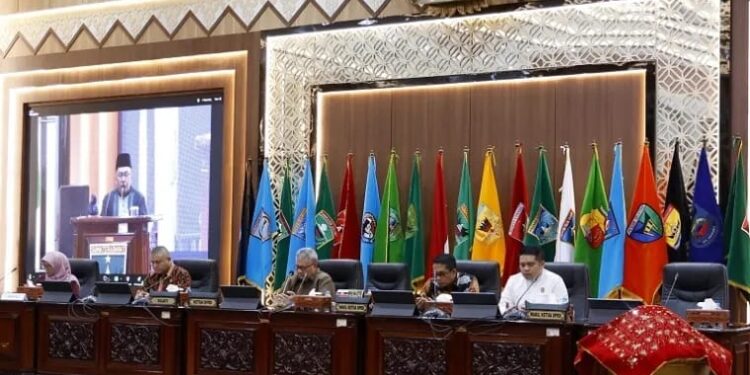 Pimpinan dan Anggota DPRD Sumbar Ikuti Seminar Pengendalian Gratifikasi