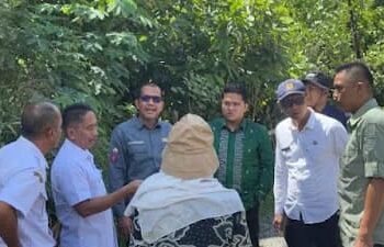 Anggota DPRD Sumbar Bantu Perbaikan Jalan di Sawahlunto