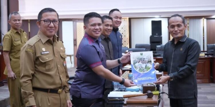 Fraksi-Fraksi DPRD Sumbar Sampaikan Pandangan Akhir Terkait Ranperda Kemudahan Berusaha