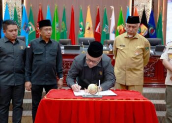 Tuntas Dibahas Komisi IV, DPRD Sumbar Sahkan Perda Pengelolaan Sampah