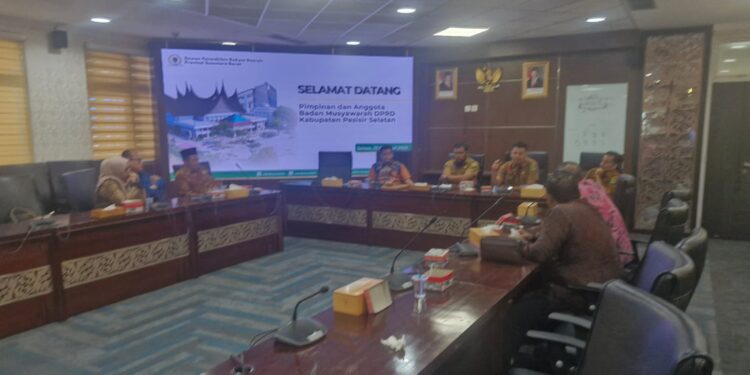DPRD Sumbar Terima Kunjungan Bamus DPRD Pessel