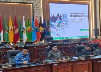 DPRD Sumbar Gelar Rapat Paripurna Penyampaian Pendapat Akhir Fraksi terhadap Ranperda RTRW 2025-2045