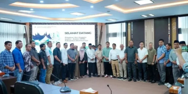 Pimpinan dan Anggota Komisi DPRD Dharmasraya Kunjungan Kerja ke DPRD Sumbar