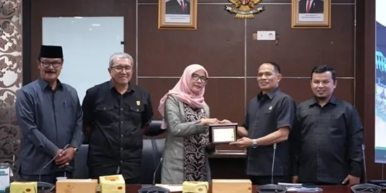 Banggar DPRD Tanah Datar ke DPRD Sumbar, Bahas Ranperda Pertanggungjawaban Pelaksanaan APBD 2024