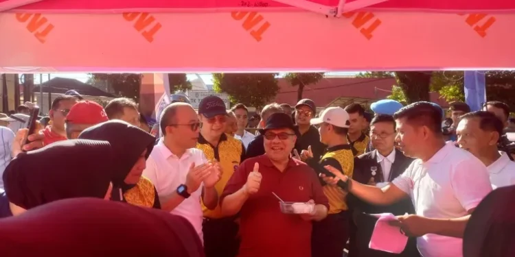 Rekor MURI Masak 1 Ton Rendang, Ketua DPRD Sumbar Muhidi Apresiasi Polda Sumbar