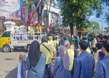 Aliansi BEM se-Sumbar Gelar Aksi di DPRD Sumbar, Muhidi Janji Tindaklanjuti Tuntutan Mahasiswa