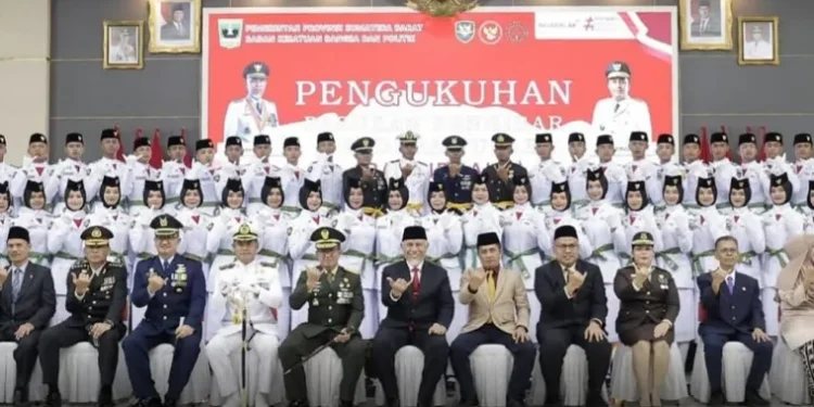 Wakil Ketua DPRD Sumbar Evi Yandri Hadiri Pengukuhan Paskibraka 2025