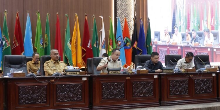 Belanja Naik Rp570 Miliar, Pendapatan Hanya Bertambah Rp315 Miliar: DPRD Sumbar Soroti Defisit APBD Perubahan 2026